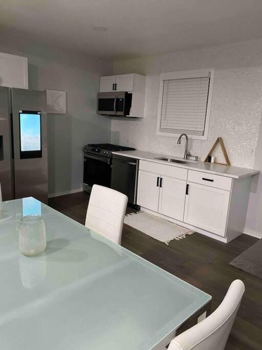 Modern 3Bed 2Bath Ranch With Diy Art Porch 3Tvs And Huge Front Yard To Enjoy! Villa Calumet City Buitenkant foto