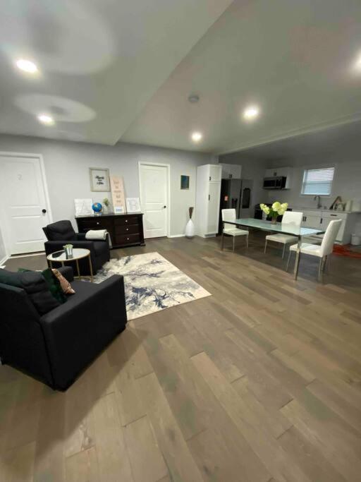 Modern 3Bed 2Bath Ranch With Diy Art Porch 3Tvs And Huge Front Yard To Enjoy! Villa Calumet City Buitenkant foto